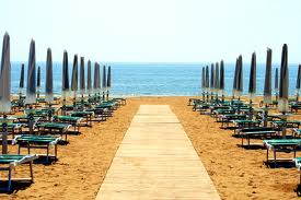 spiaggia e ombrelloni